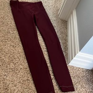 Lululemon leggings tight 28 inch maroon color
